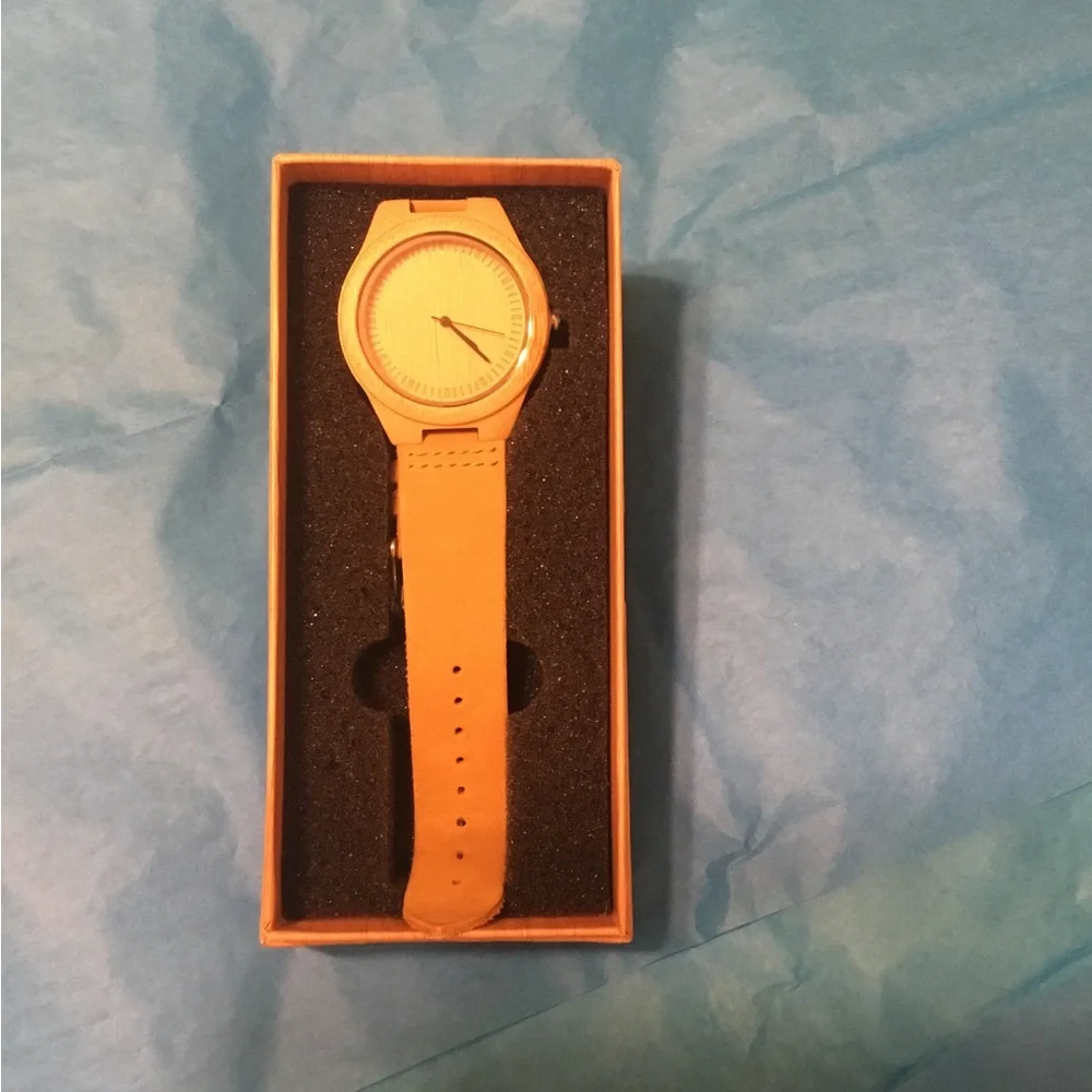 Eco-Friendly Tan Wooden Men's Watch..needs new battery